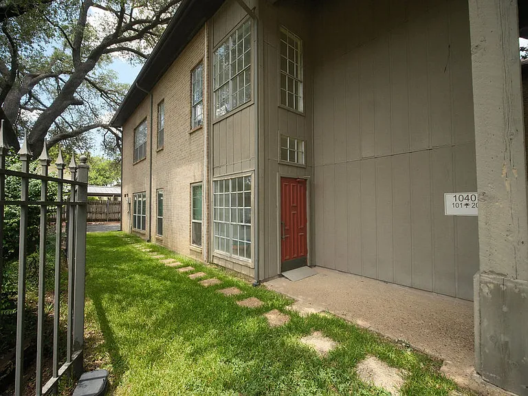 10401 High Hollows Dr #201 — Photo 1
