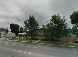 12105 W Bluemound Rd, Wauwatosa, WI 53226