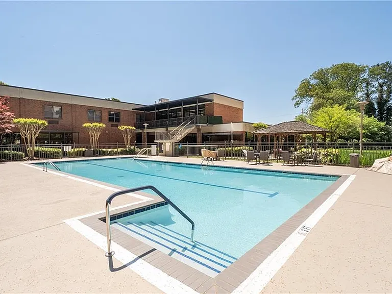 300 Johnson Ferry Rd #B915 — Photo 30