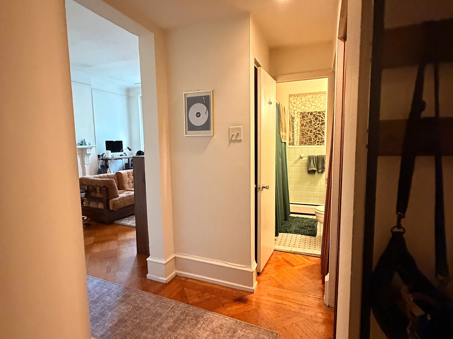 Studio, 400 sqft, $1,240 — Photo 3