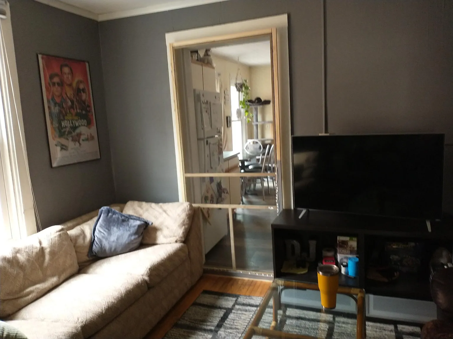 4 bed, 888 sqft, $1,420 — Photo 2