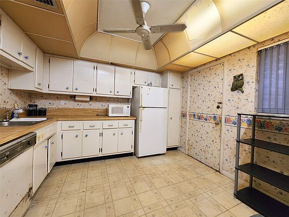 3rd image of 9175 SW 77th Ave APT 205