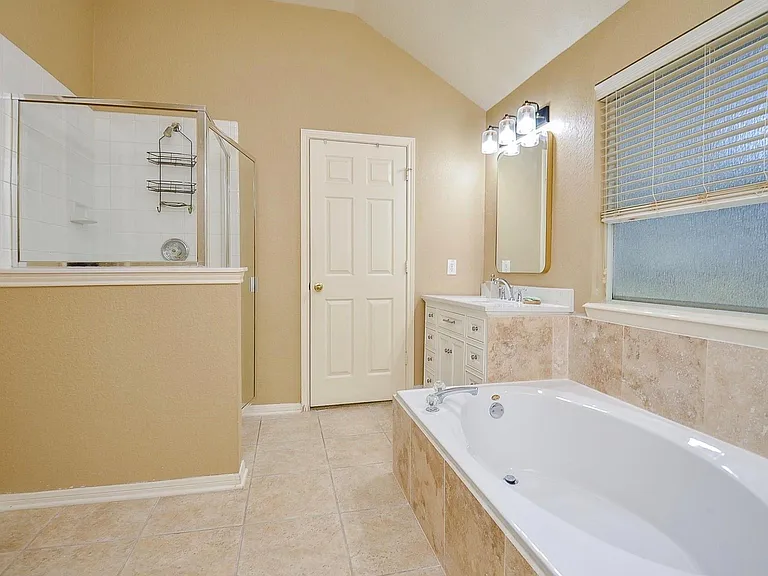 4606 Russett Ln — Photo 11