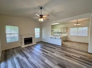 1243 W Spruce Ave, Fresno, CA 93650