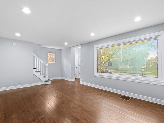 3rd image of 10639 S Forest Ave