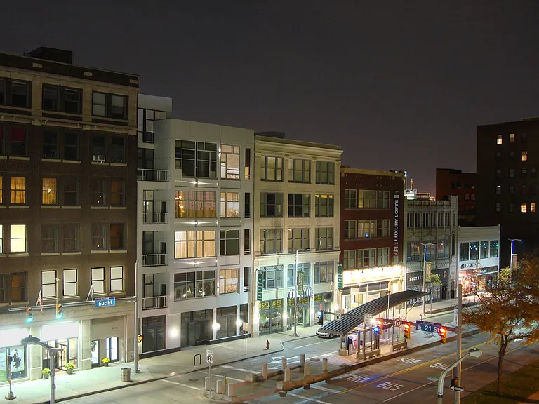 2010 Euclid Ave — Photo 102