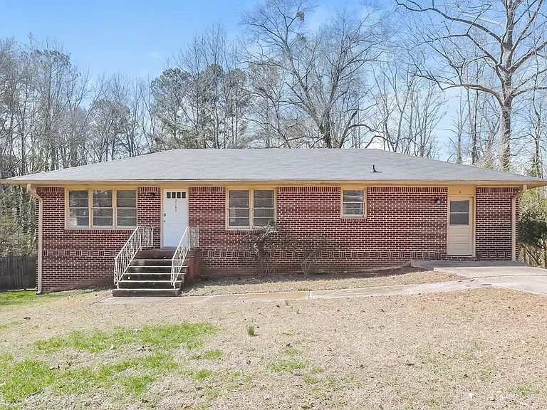 2147 Camp Cir SW — Photo 1