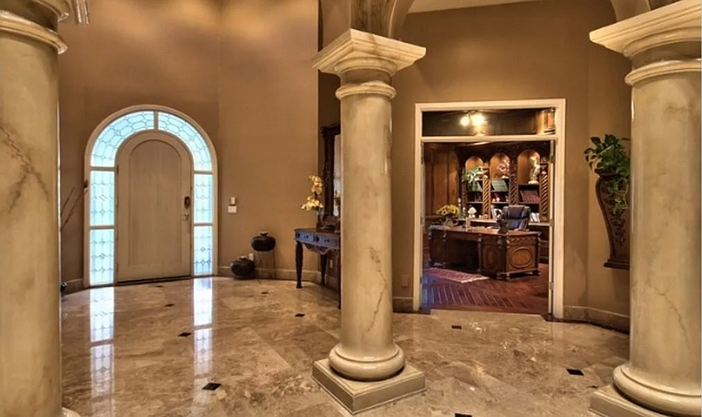 6 bed, 5561 sqft, $26,000 — Photo 2