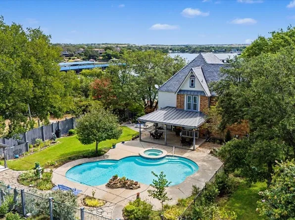 8941 Crest Wood Dr, Fort Worth, TX 76179