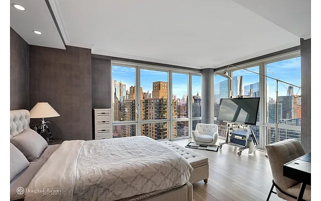 Rented by Douglas Elliman | media 22