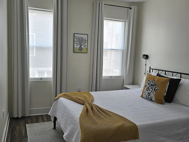 2203 Catharine St #2 — Photo 8