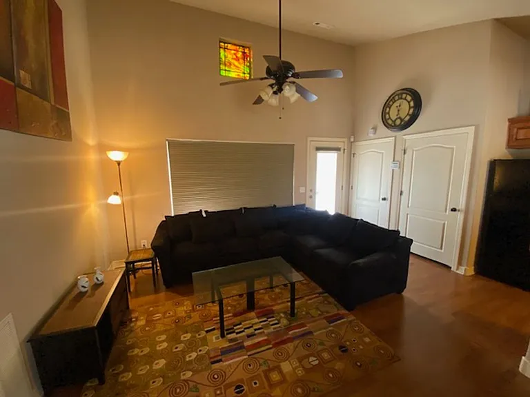 922 W 15th St #10 — Photo 6