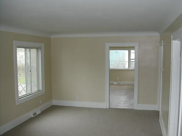2505 Barth St, Flint, MI 48504