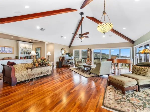 1170 Kaumailuna Pl #1, Honolulu, HI 96817