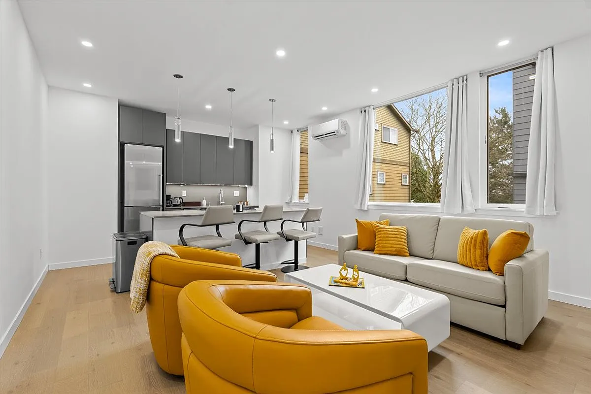 2 bed, 1361 sqft, $4,000 — Photo 1