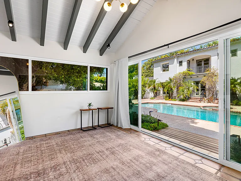 4363 Irvine Ave — Photo 15