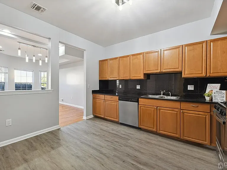 194 Pinelli Dr — Photo 15