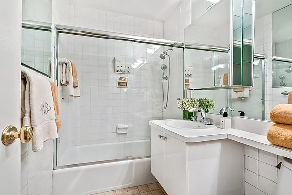 Sold by R New York | media 6
