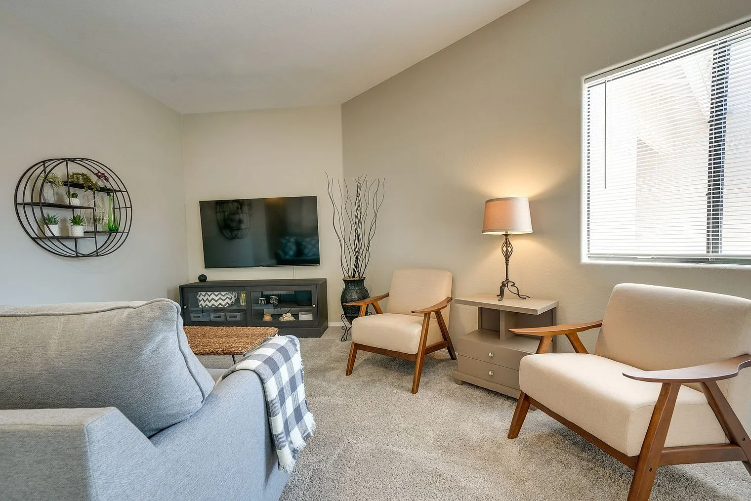 2 bed, 2.0 bath, 1119 sqft, $2,091 — Photo 2