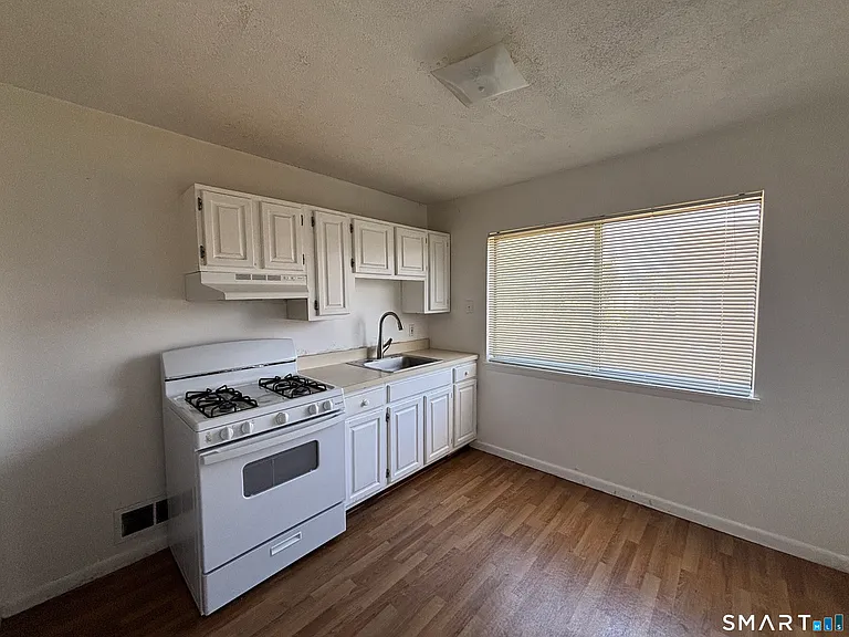 276 East Ave — Photo 4