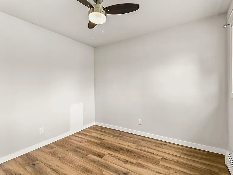 124 - 224 S Bird Street Apartments — Photo 42