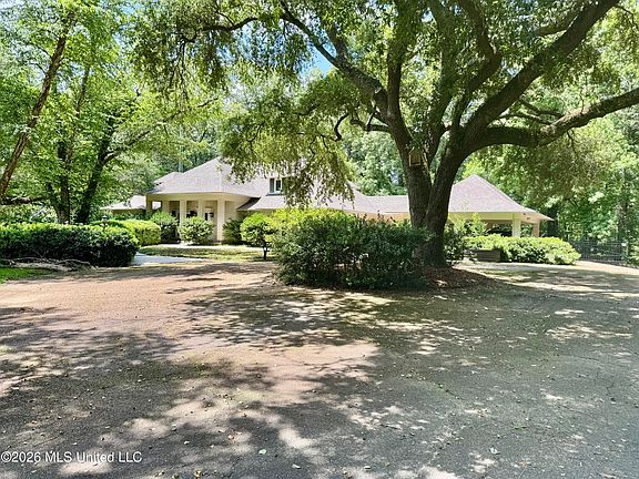 3rd image of 35 Scotland Dr