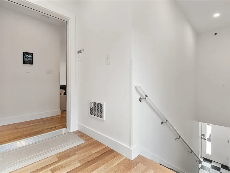 6 Gen Devine Way #1 — Photo 31