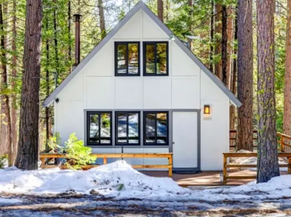 29591 Lassen Dr, Cold Springs, CA 95335