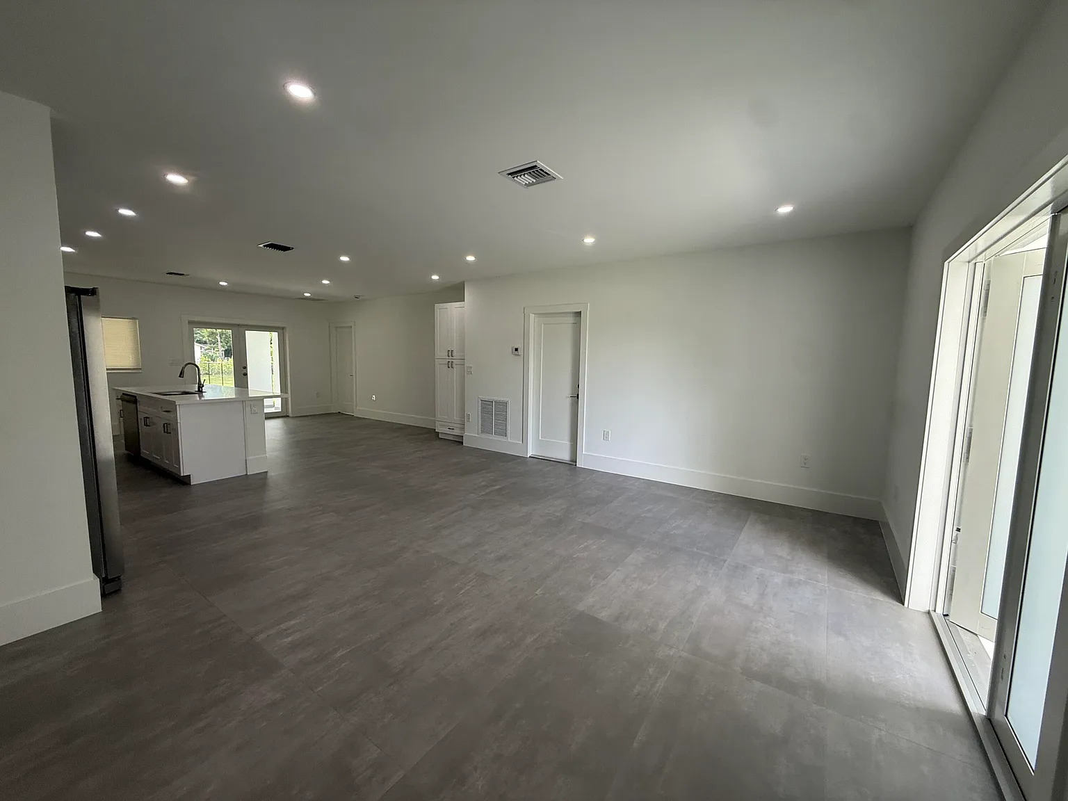 4 bed, 3.0 bath, 1794 sqft, $4,600 — Photo 3