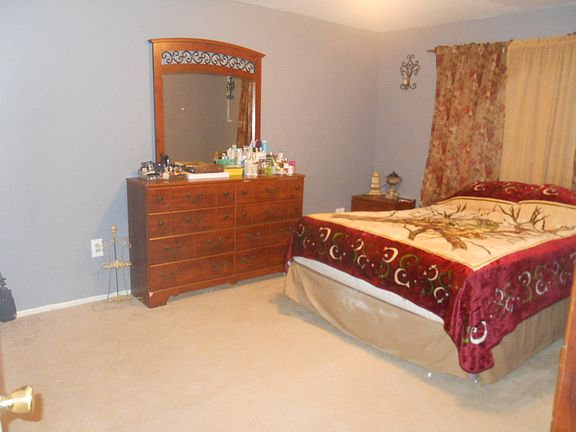 2nd image of 70 Iroquois Dr #16