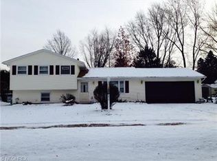 957 Roberts St, Sheffield Lake, OH