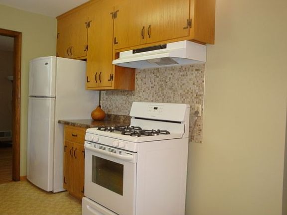 5th image of 5025 Madison St NE