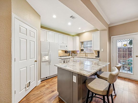 3rd image of 18240 Midway Rd APT 1602