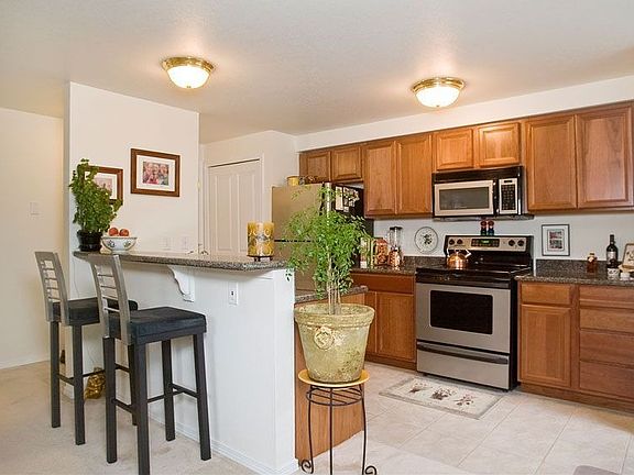 3rd image of 300 10th Ave Unit B303