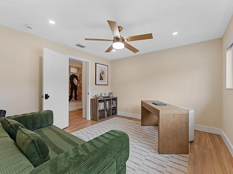 1289 SW 7th St — Photo 18