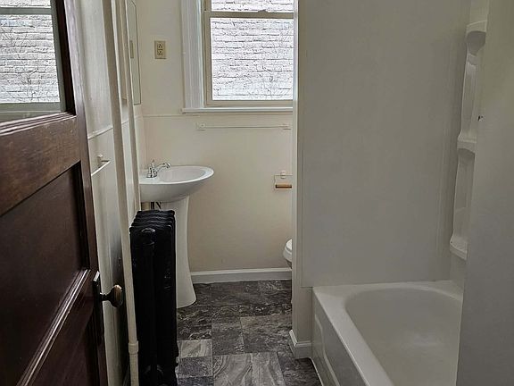 5th image of 637 W 4th St #1