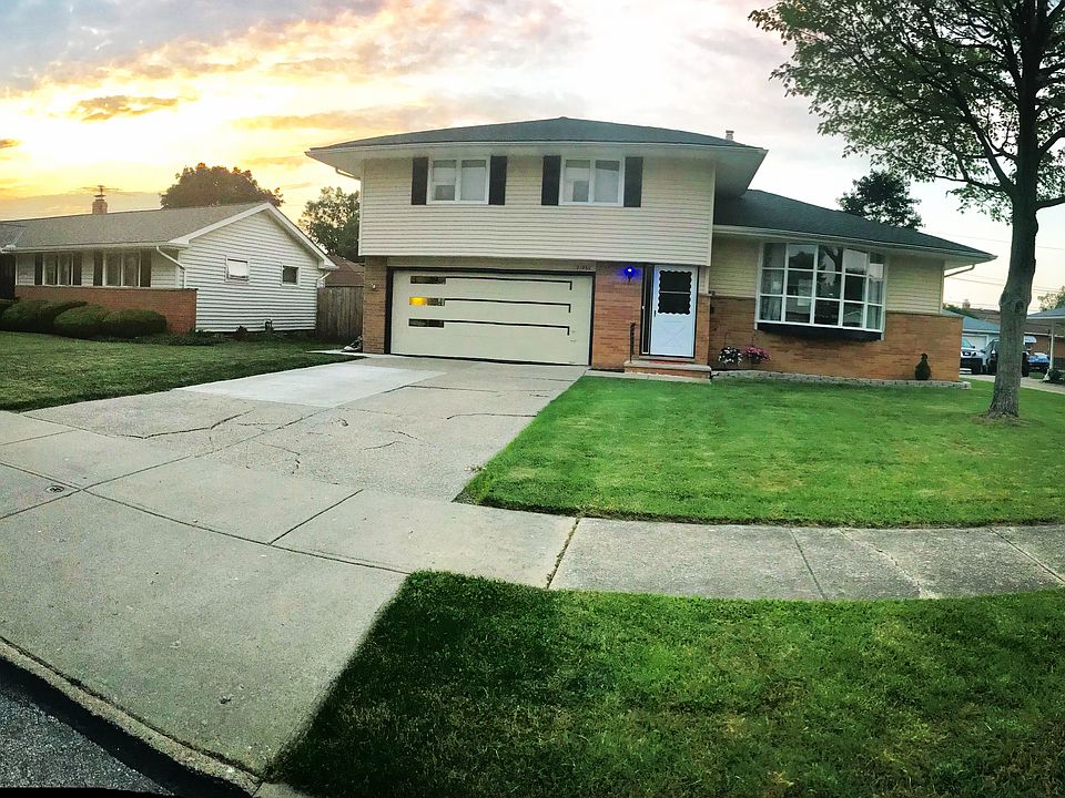 1st image of 21860 Overlook Dr