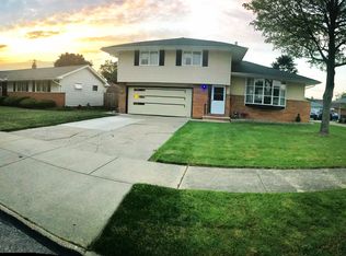 21860 Overlook Dr, Fairview Park, OH