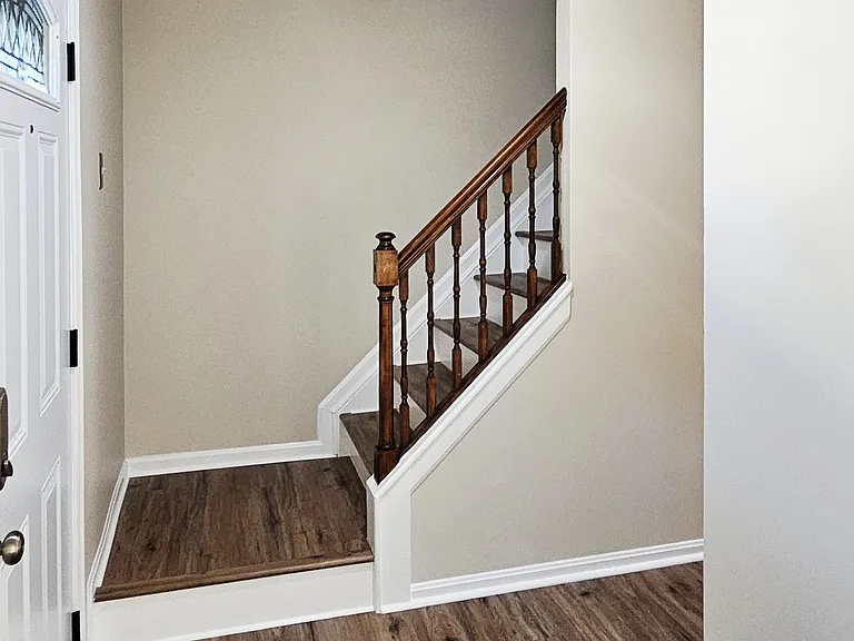17519 Longview Ln — Photo 3