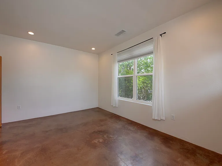 1020 6th St NW — Photo 6