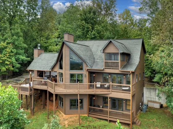 300 Katahdin Dr, Mineral Bluff, GA 30559
