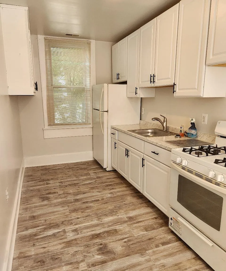2 bed, 900 sqft, $1,400 — Photo 2