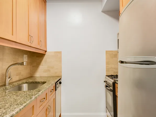 305 East 40th Street image 10 of 25