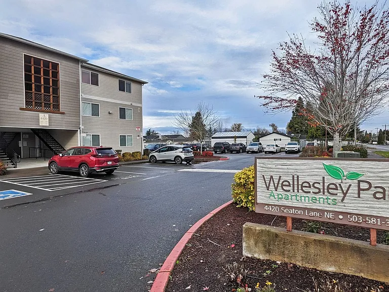 Wellesley Park Apartments — Photo 137