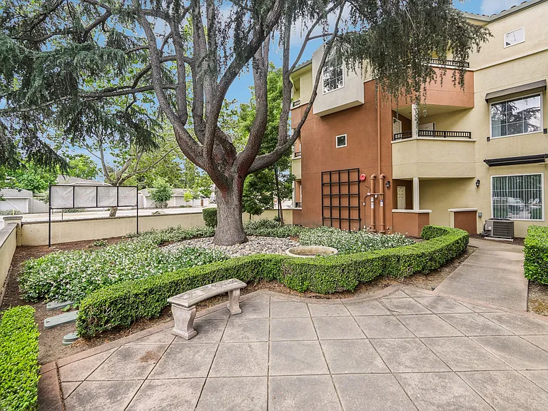 Gadberry Court — Photo 18
