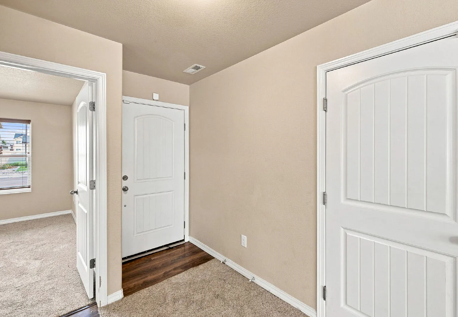 3 bed, 2.0 bath, 1258 sqft, $2,275 — Photo 3