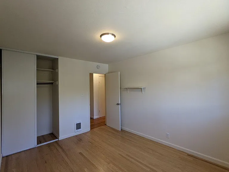 2534 Benvenue Ave — Photo 66