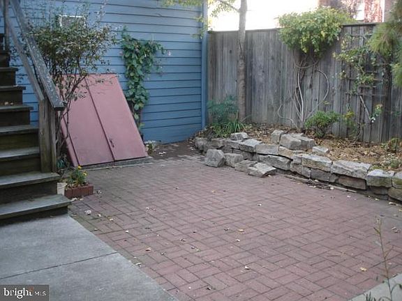 4th image of 1109 N Front St