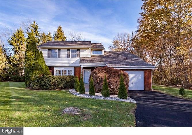 1st image of 225 Pine Cliff Dr