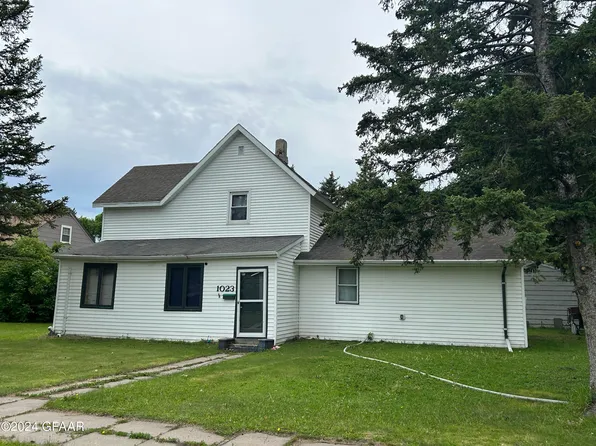 1023 Western Ave, Grafton, ND 58237